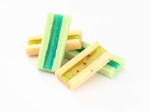 Gum with topping